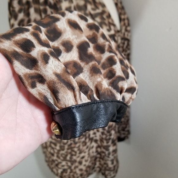 {Love 21} Leopard Print Polyester Blouse - Picture 6 of 10